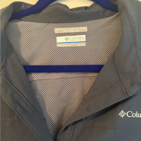 Columbia Women's Button Down Shirt - Picture 2 of 3